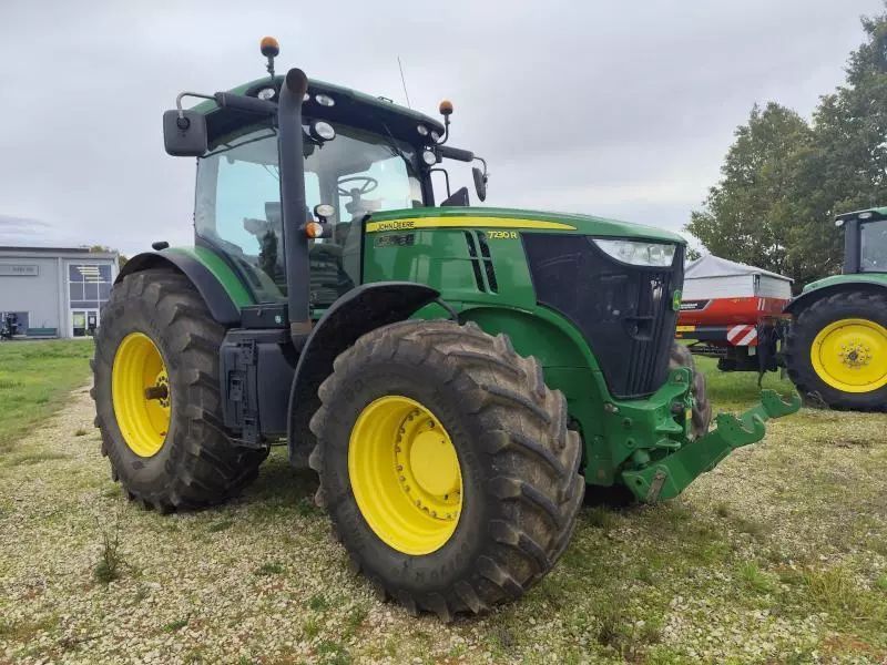 E-FARM: John Deere 7230 R - Tractor - id CVHFRNW - 62.000 EUR - Anul: 2012 - Citeste ore: 5.700,Muterea motorului: 230,Franța