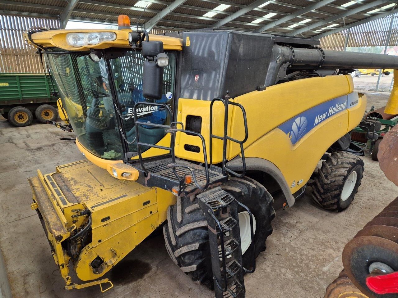 E-FARM: New Holland CR 9080 Elevation - Moissoneuse-batteuse - id XBVBWXN - 89 895 € - Année: 2009 - Lecture du nombre d'heure: 2 963,Royaume-Uni