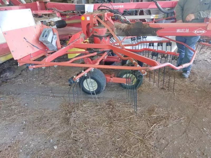E-FARM: Kuhn GA 6002 - Andaineur - id QMM9BNS - Année: 2001 - France
