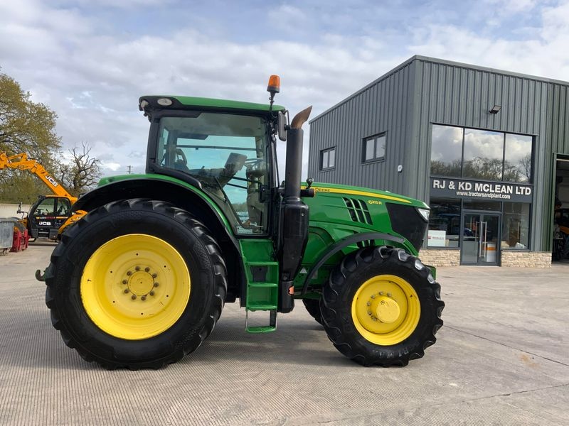 John Deere 6215 R tractor €53,594