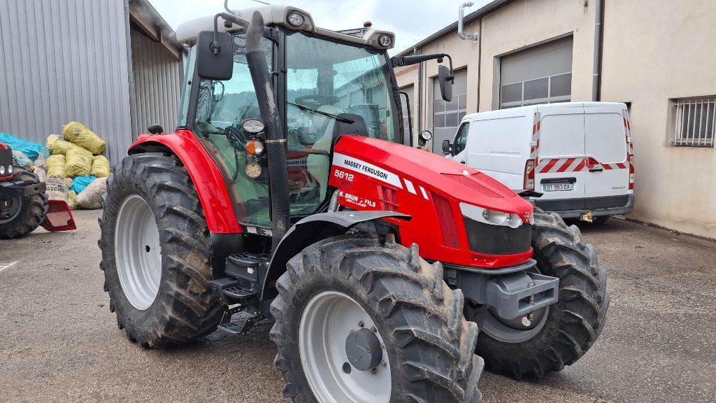 E-FARM: Massey Ferguson 5612 - Tracteur - id EDTDEYZ - 46 000 € - Année: 2016 - Lecture du nombre d'heure: 6 127,Puissance du moteur (chevaux): 120,France