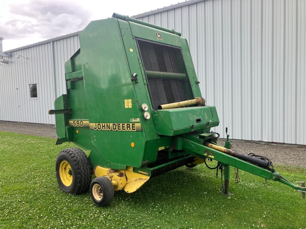 E-FARM: John Deere 590 - Presse à balles - id D5WFTSR - 6 000 € - Année: 1999 - France