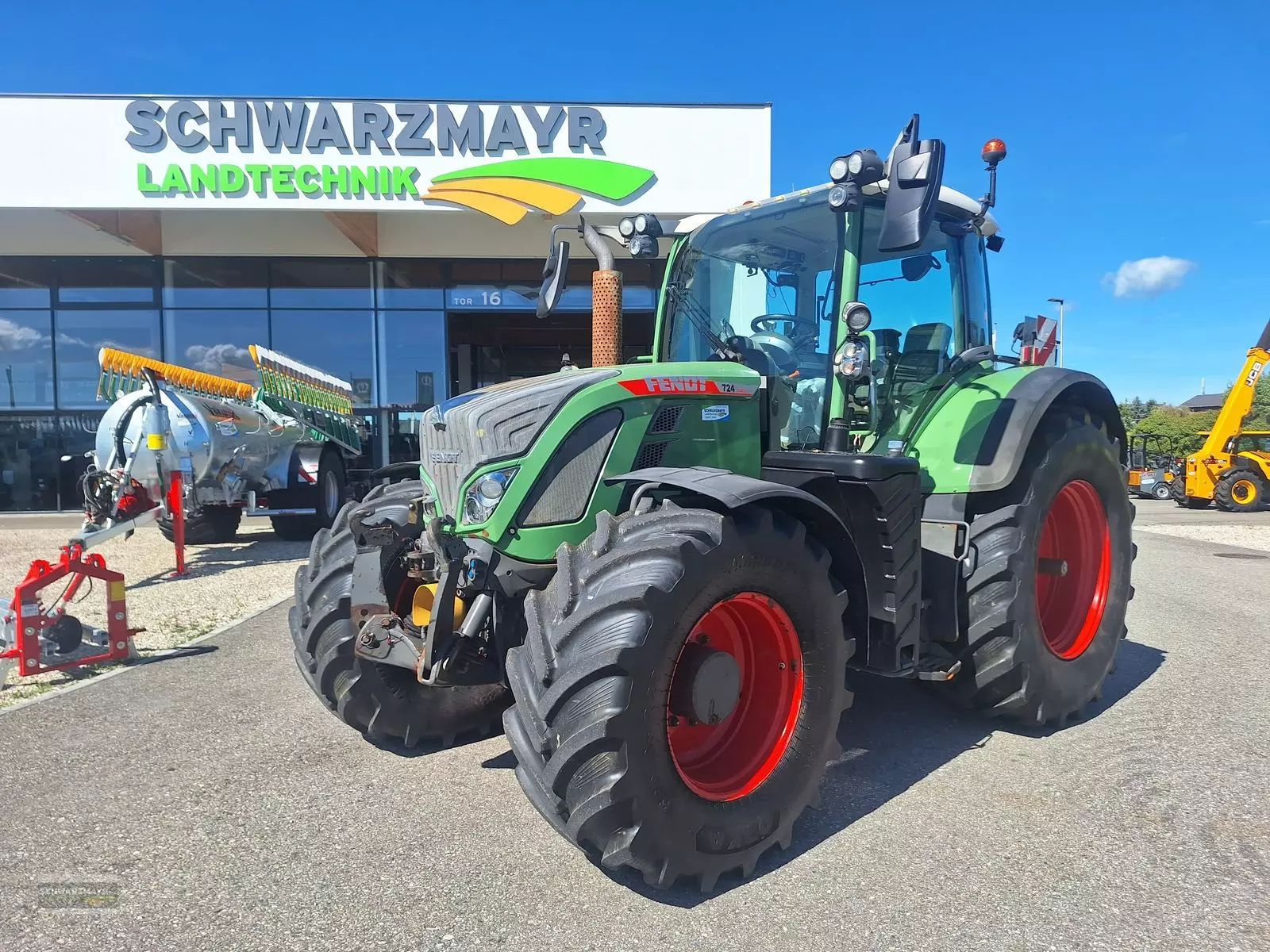 E-FARM: Fendt 724 Vario - Traktor - id WGYXBMI - 64.083 € - Baujahr: 2013 - Abgelesene Motorstunden: 14.495,Motorleistung (PS): 239,Österreich