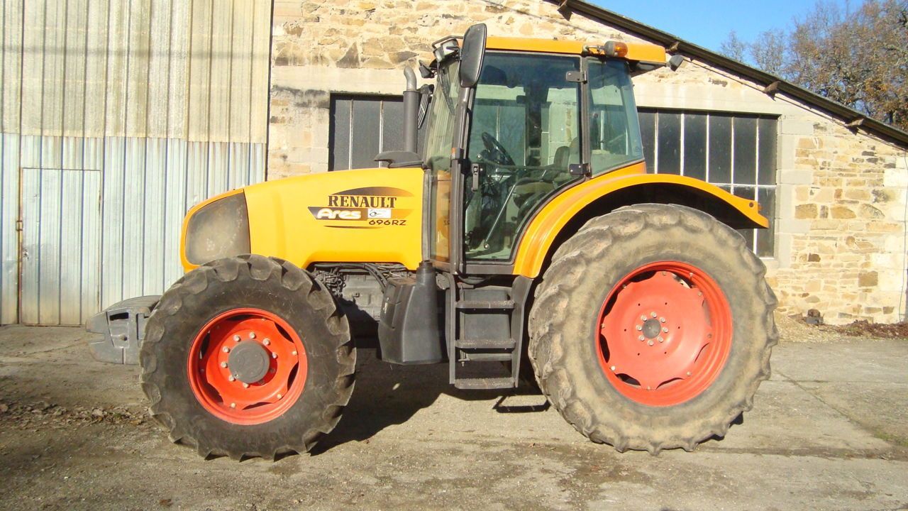 Renault Ares 696 RZ Traktor 25 000 €