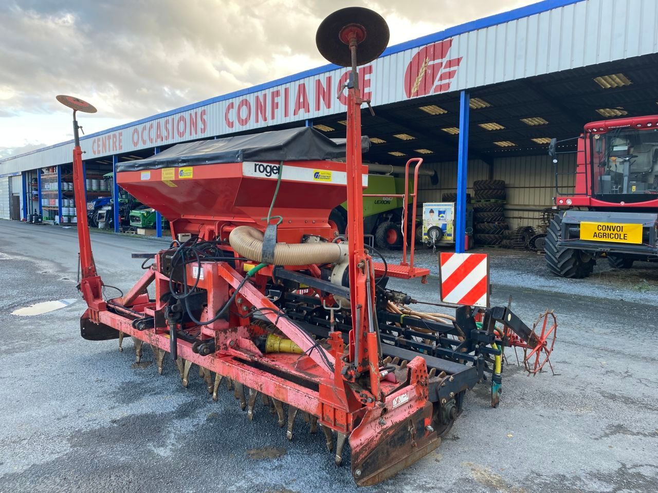 E-FARM: Roger R-TI - Semoir - id DJP7SVG - 4 900 € - Année: 2000 - France