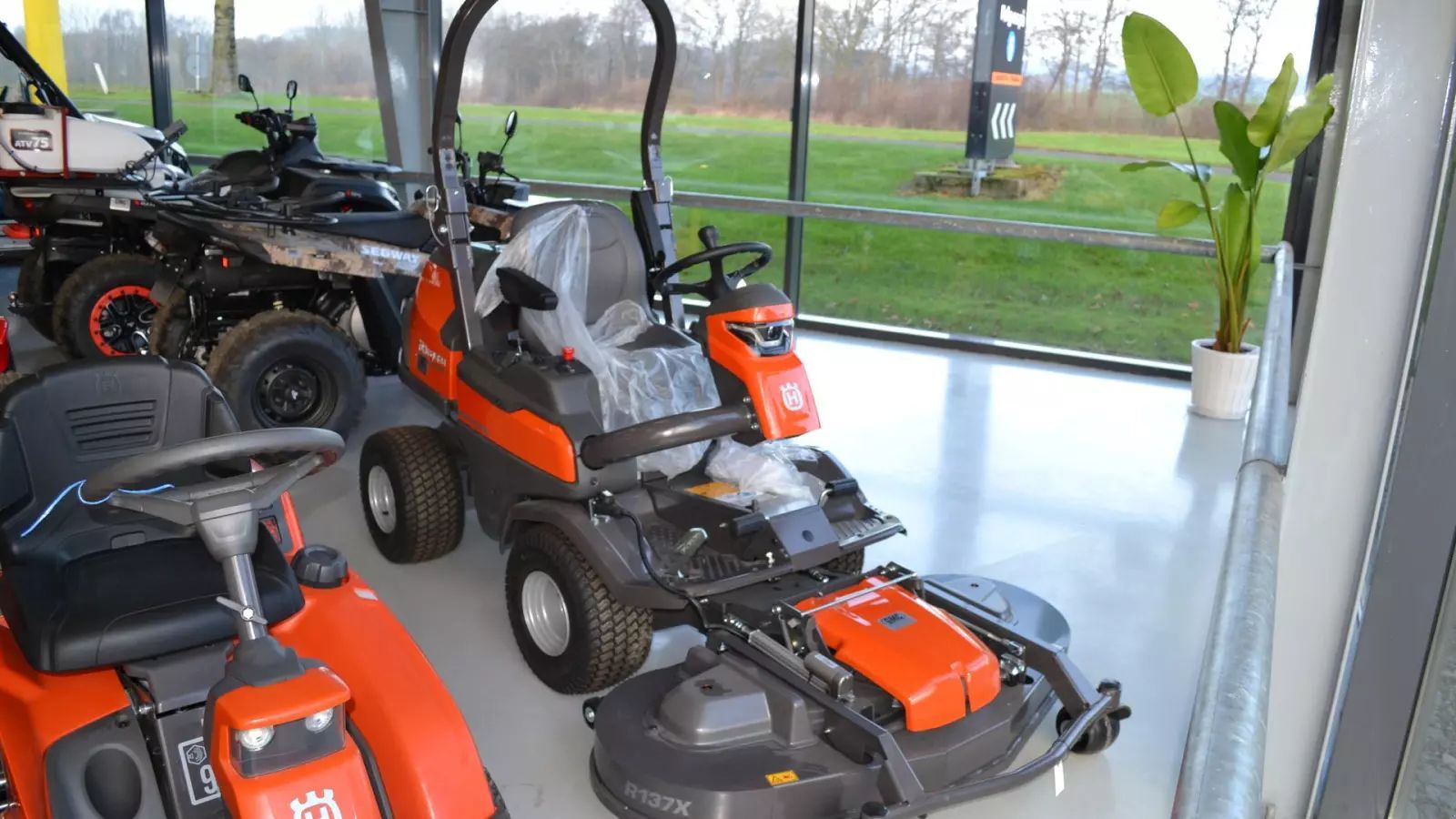 Husqvarna p524x efi Lawn mower €20,051