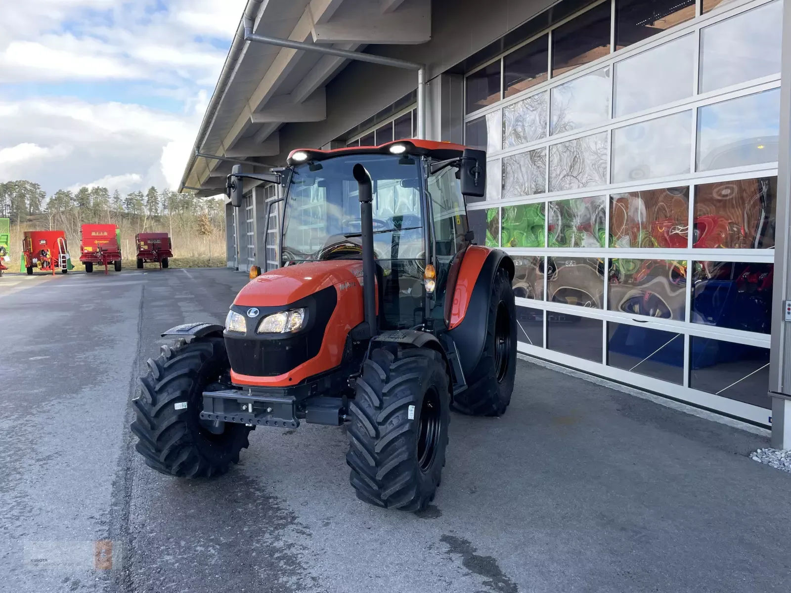 E-FARM: Kubota M4073 - Tractor - id NEVIVND - 46.555 € - Año: 2024 - Horas: 5,Potencia del motor: 74,Alemania
