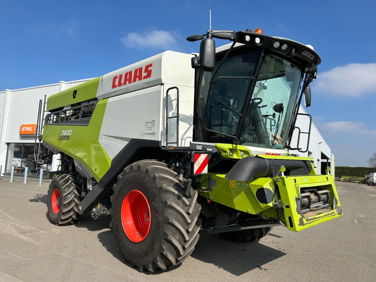 E-FARM: Claas Lexion 7400 - Mähdrescher - id SRYGKIM - 259.000 € - Baujahr: 2020 - Abgelesene Motorstunden: 758,Motorleistung (PS): 408,Frankreich