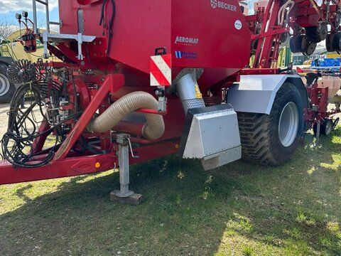 E-FARM: Becker aeromat maxi-line 8-rhg. - Einzelkornsämaschine - id QDIVGP3 - 17.500 € - Baujahr: 2011 - Deutschland