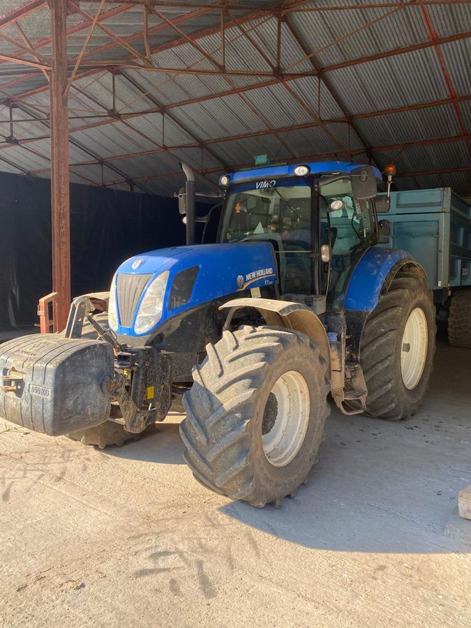 E-FARM: New Holland T7.250 - Tractor - id RUVTDNX - 49.500 € - Año: 2013 - Horas: 7200,Potencia del motor: 200,Francia