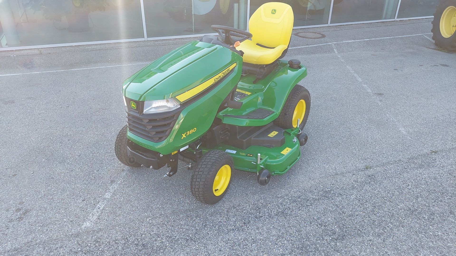 E-FARM: John Deere X380 - Lawn mower - id G4ZBUFR - €7,492 - Year of construction: 2023 - Austria