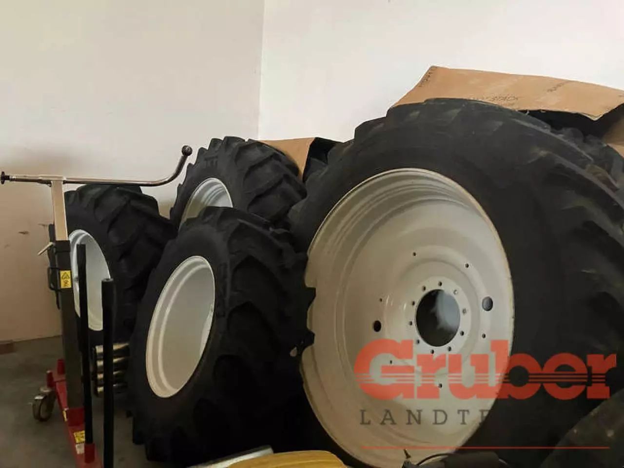 E-FARM: BKT 420/85r28 - 480/80r42 - Wheel and track - id YNAEMGY - €4,819 - Year of construction: 2017 - Germany