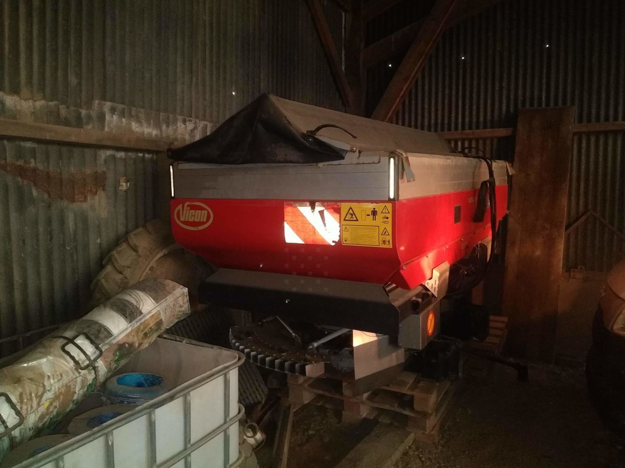 E-FARM: Vicon ro-edw - Düngerstreuer - id JNDKKF3 - 11.900 € - Baujahr: 2015 - Frankreich