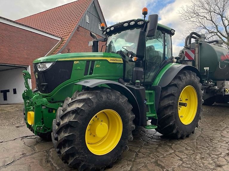 E-FARM: John Deere 6R 250 - Tractor - id P1M2RWZ - €199,000 - Year of construction: 2024 - Engine hours: 1,100,Engine power (HP): 250,Germany