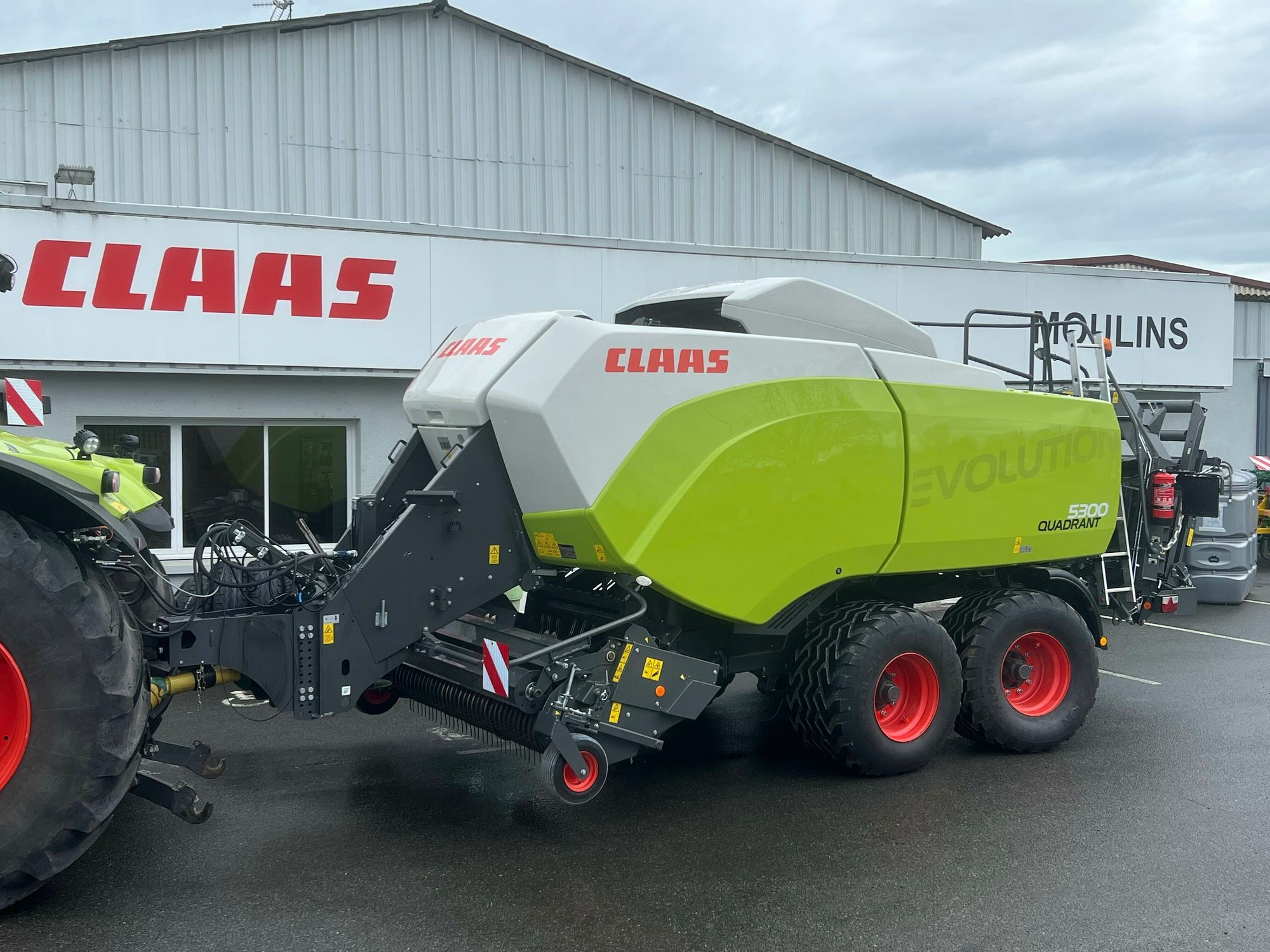 E-FARM: Claas Quadrant 5300 RC - Presse à balles - id 8CR6AEG - 142 000 € - Année: 2023 - Balles produites: 11 027