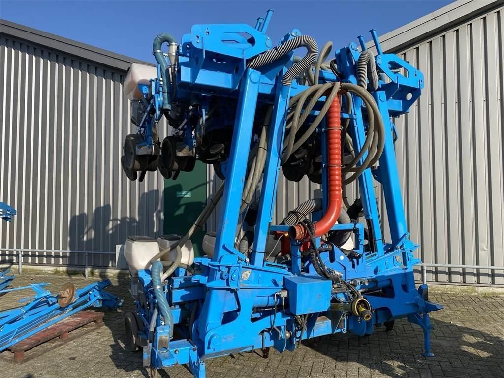 E-FARM: Monosem ng+ 12r maiszaaimachine - Σπάρτικη μηχανή - id FM6VC7K - 26.000 € - Χρονία: 2010 - Ολλανδία
