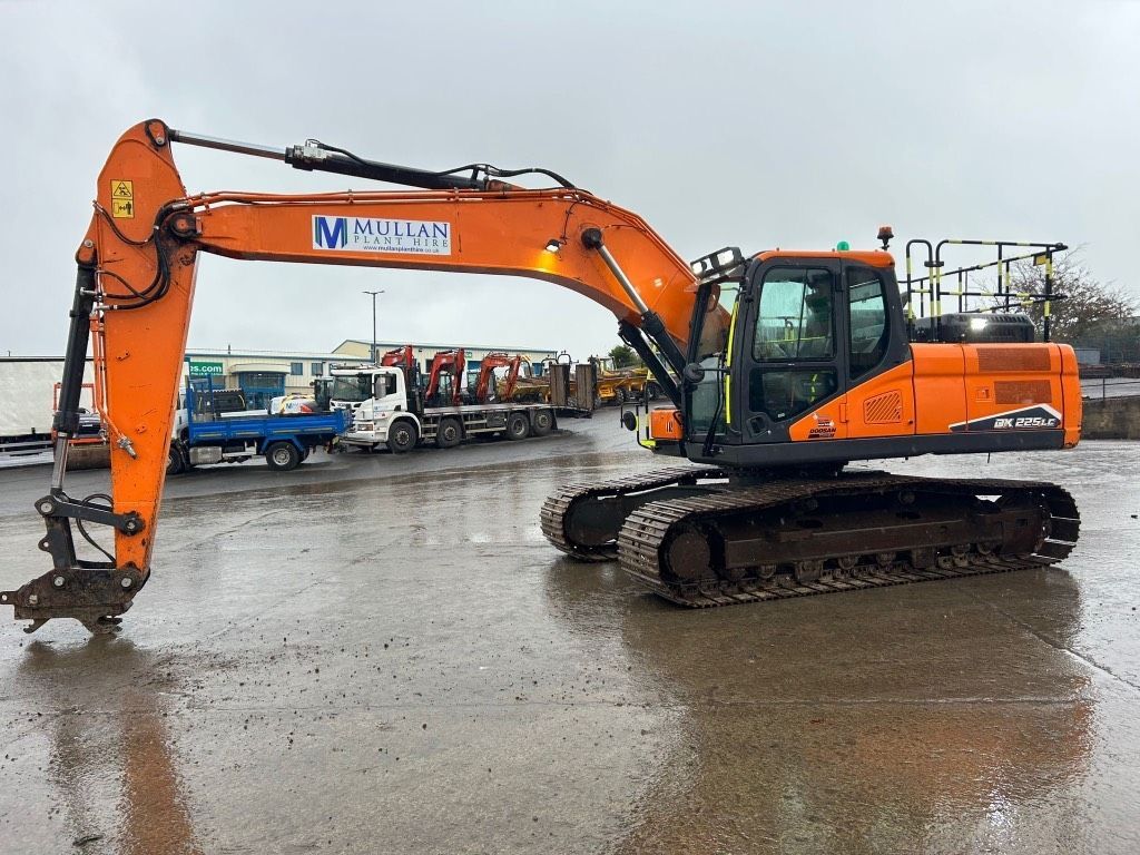 Doosan dx225 lc-7 ( new model ) Crawler excavator €73,360