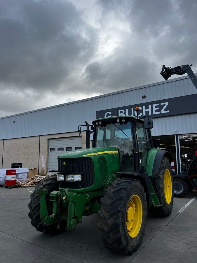 E-FARM: John Deere 6820 Premium - Traktorius - id YKKCZFX - 43 000 € - Gamybos metai: 2005 - Variklio darbo valandos: 7 000,Variklio galia (AG): 140,Prancūzija
