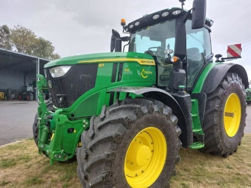 E-FARM: John Deere 6R 250 - Tractor - id GPQBZSG - €175,000 - Year of construction: 2022 - Engine hours: 2,100,Engine power (HP): 250,France