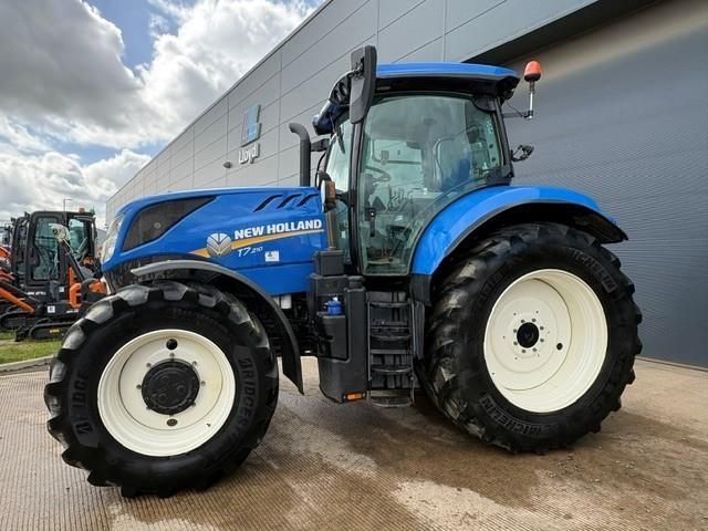 New Holland T7.210 Traktor
