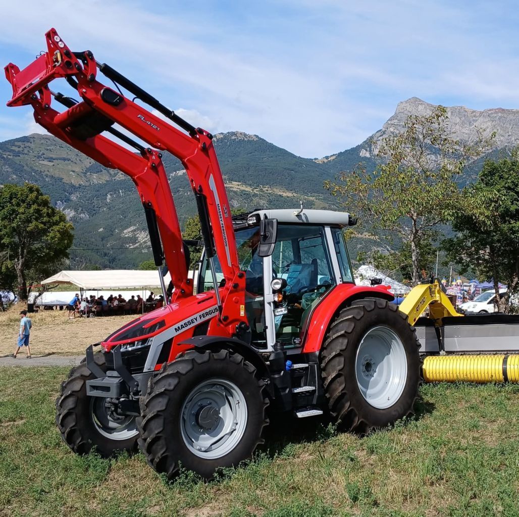 Massey Ferguson 5S.115 Traktor 92 998 €