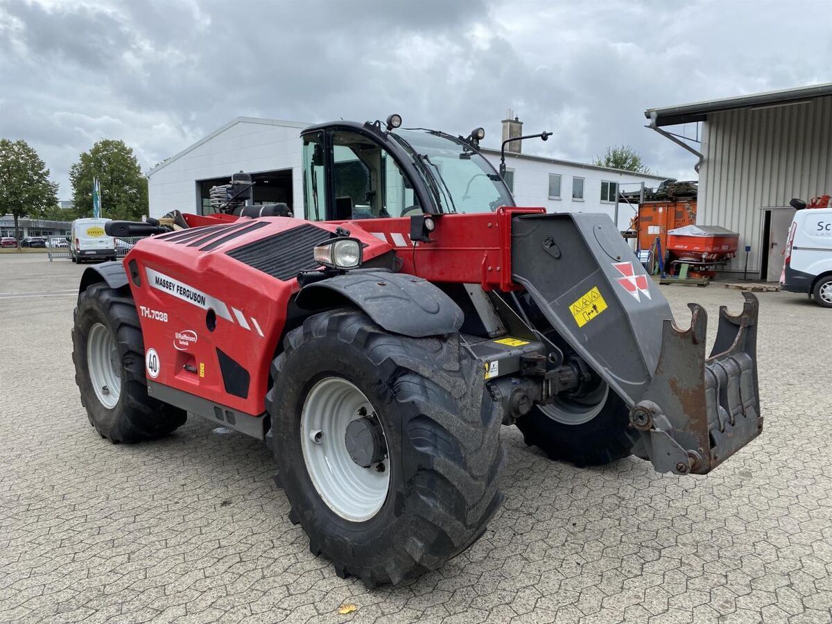 E-FARM: Massey Ferguson th-7038 - Ładowacz teleskopowy - id 3WNVJME - 57 500 € - Rok produkcji: 2021 - Motogodziny: 3300,Moc silnika: 131,Niemcy
