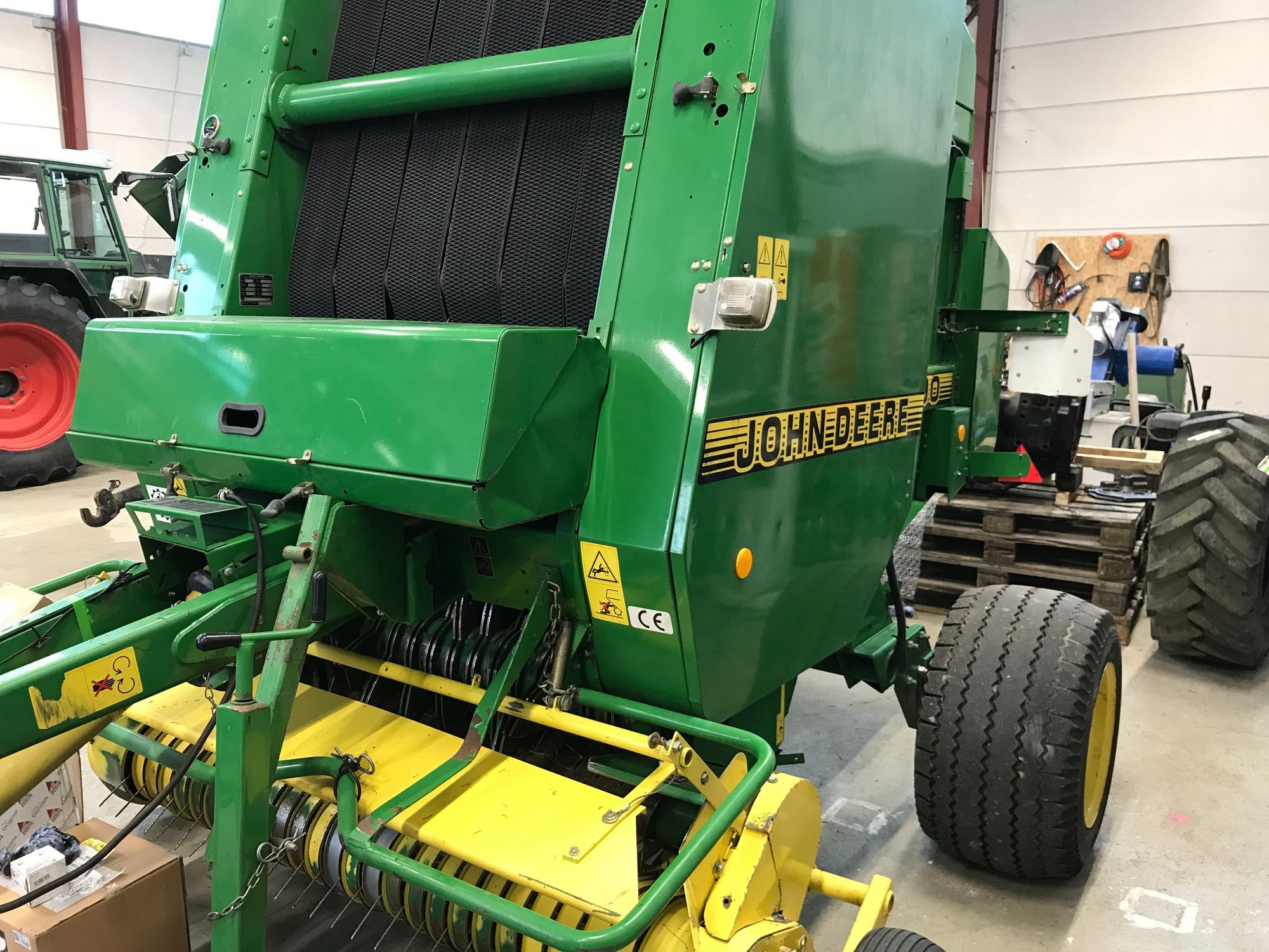 E-FARM: John Deere 590 - Ballenpresse - id X59EMUR - 11.000 € - Baujahr: 2001 - Ballenanzahl: 17.639,Deutschland