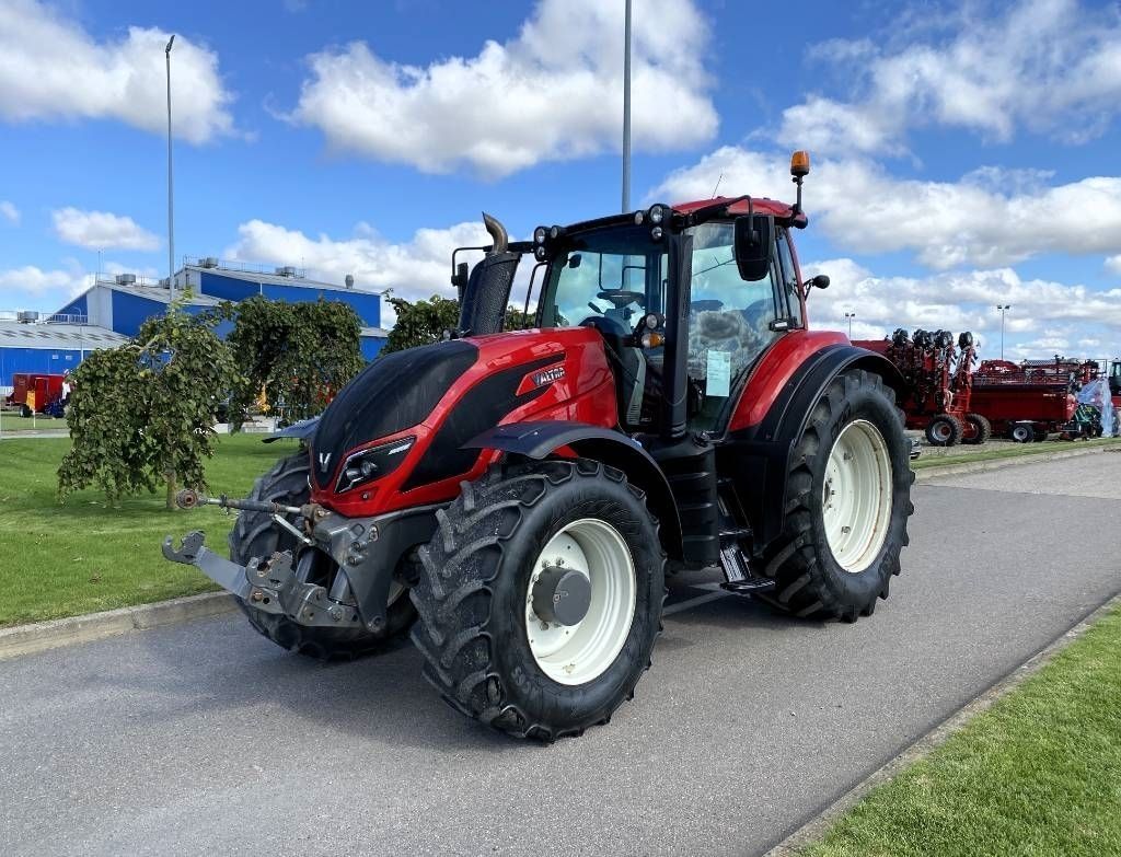 E-FARM: Valtra T234 - Tractor - id LGSEFF6 - €68,000 - Year of construction: 2017 - Engine hours: 5,348,Engine power (HP): 250,Lithuania