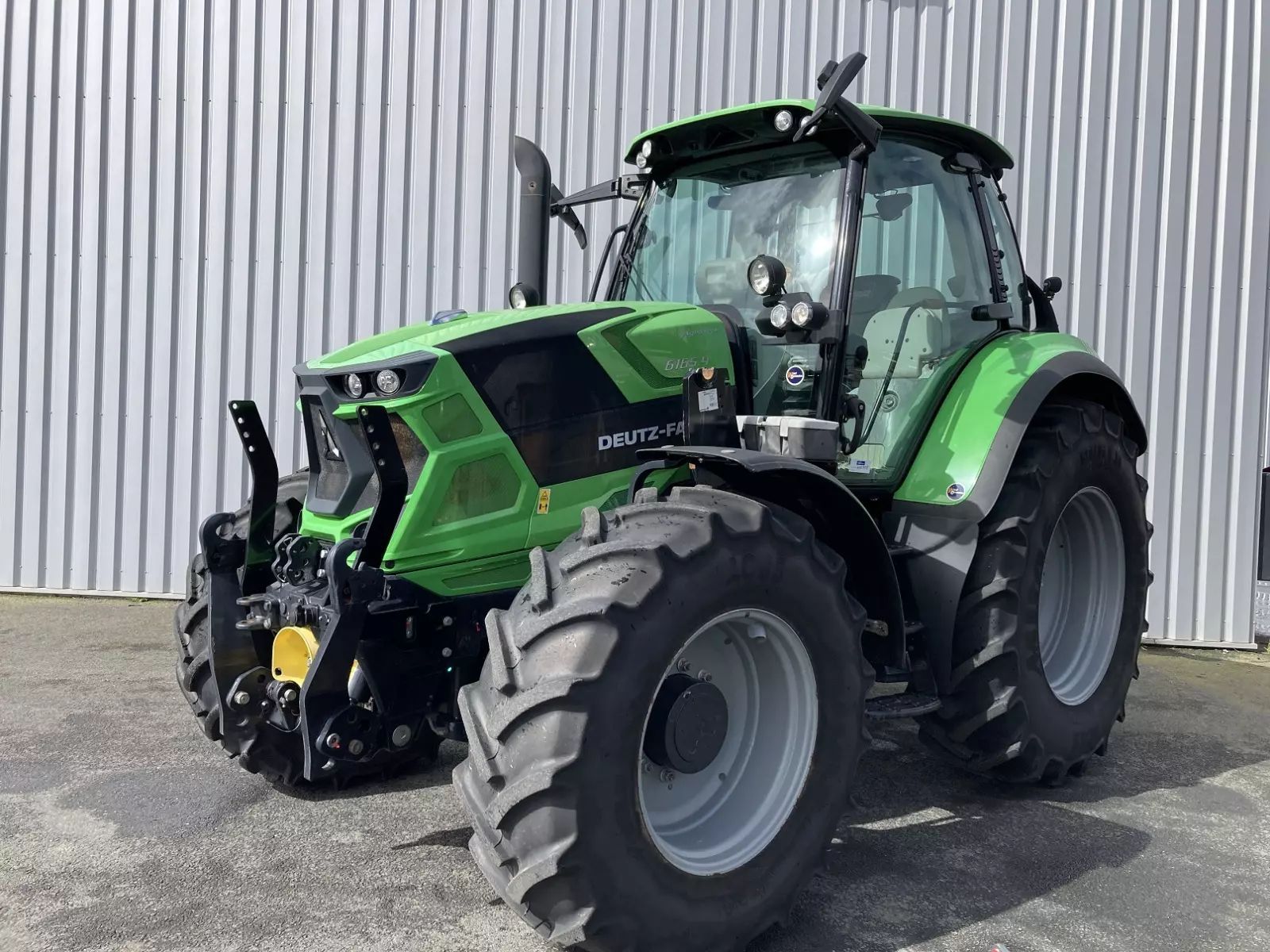 E-FARM: Deutz-Fahr 6165 Tractor id ZQXLX22 €62,000 Year of