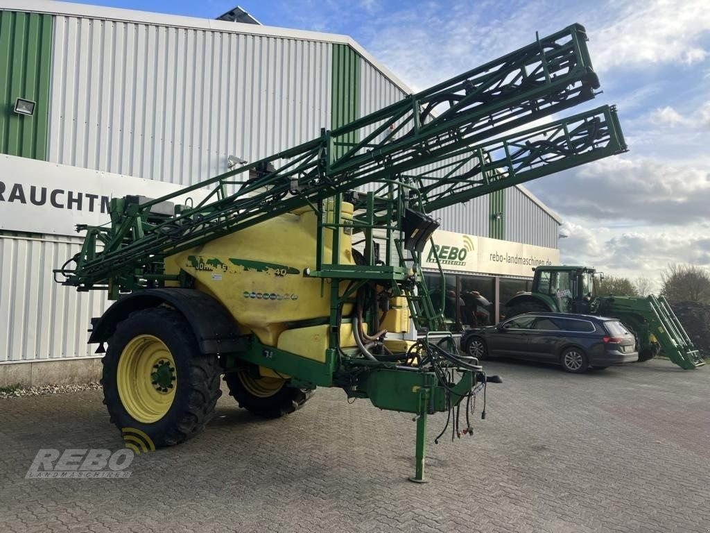 E-FARM: John Deere 840 - Pulvérisateur - id ZD2AIUX - 12 000 € - Année: 2002 - Allemagne