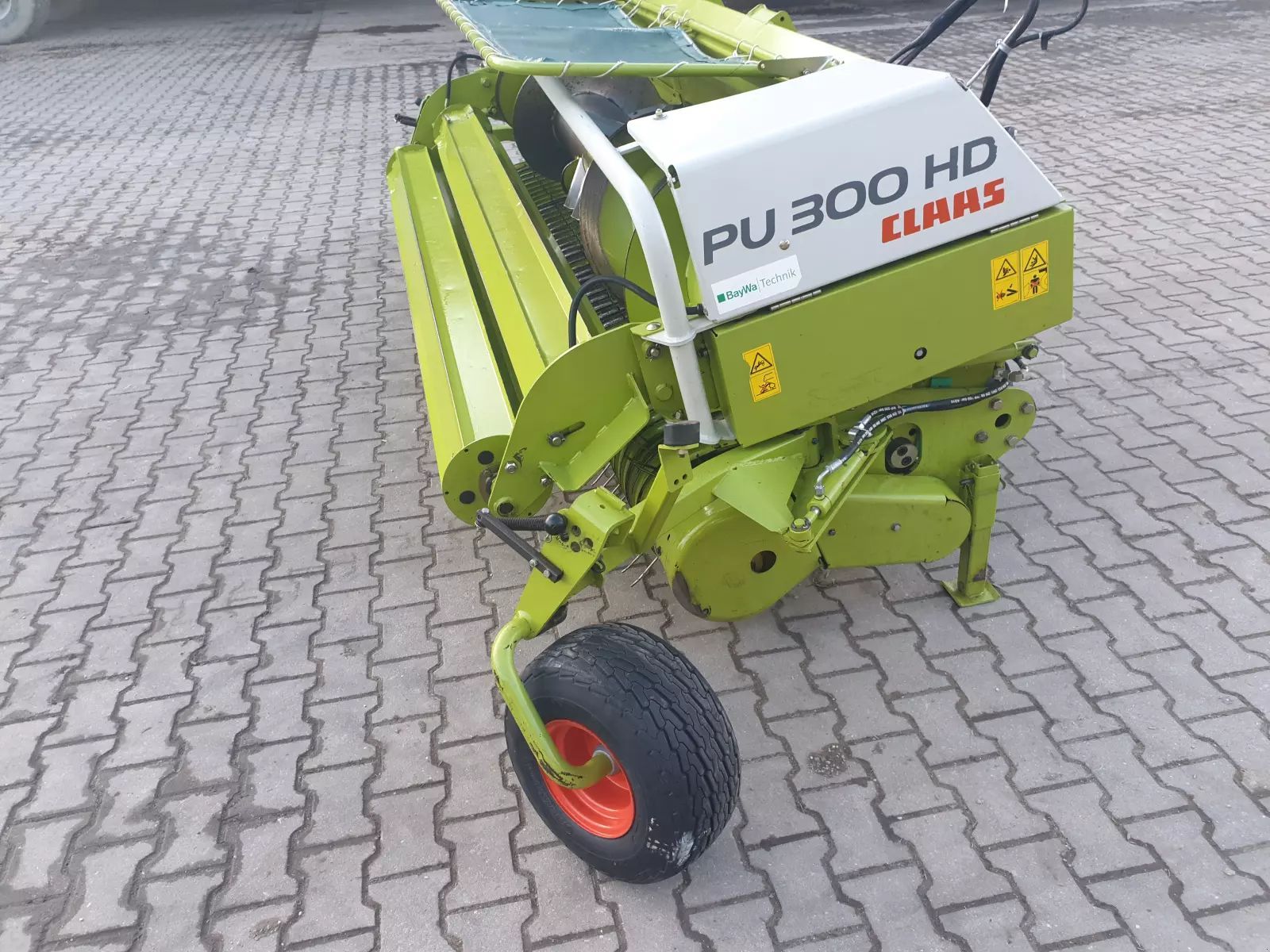 Claas Pick Up 300 Vágóasztal 5000 EUR