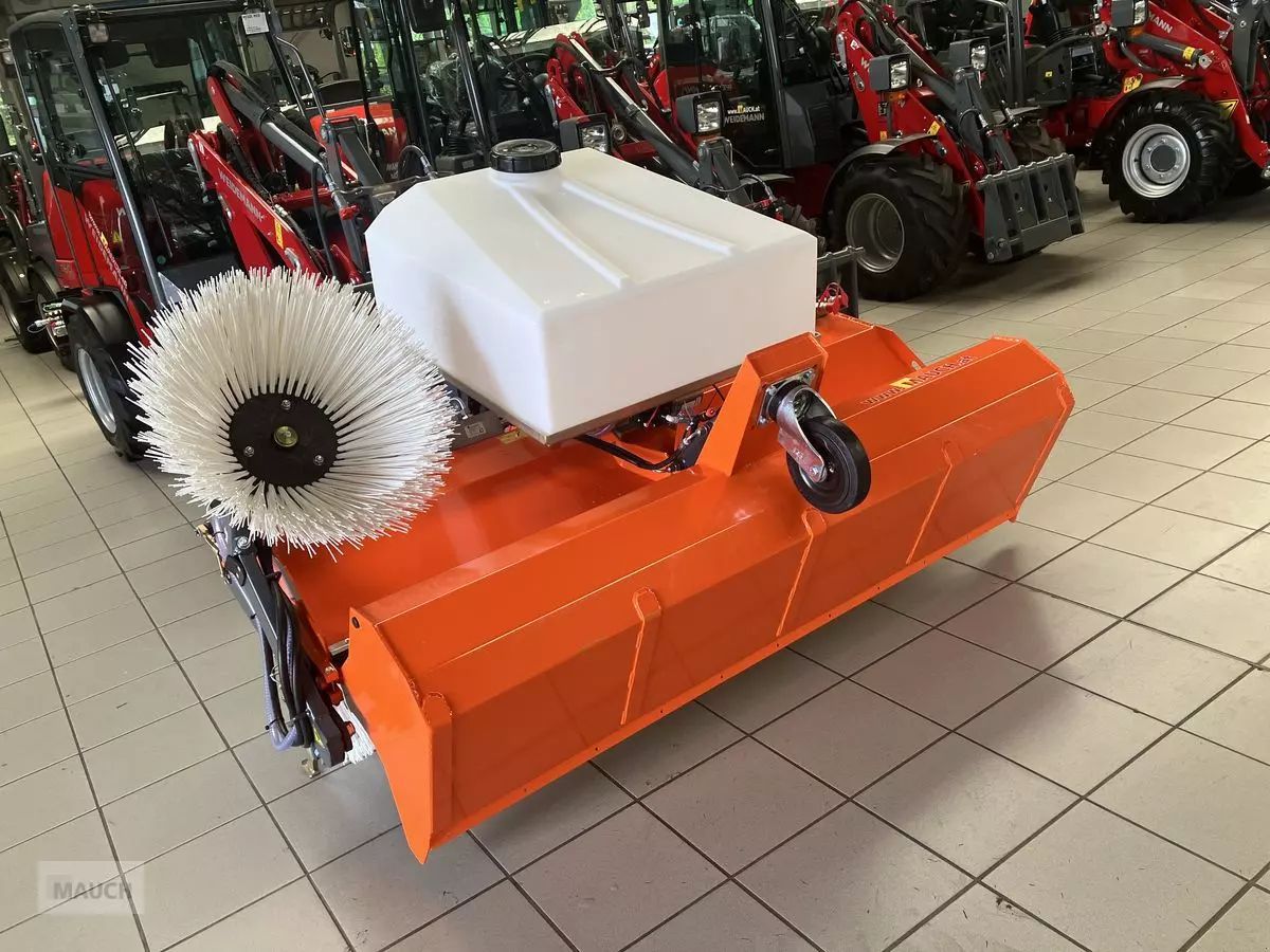 E-FARM: Bema kommunal 580 dual kehrmaschine - Equipement municipal - id IXG6TGA - Année: 2023 - Autriche
