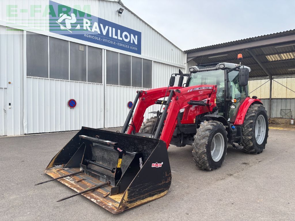 Massey Ferguson 5713 S Traktor