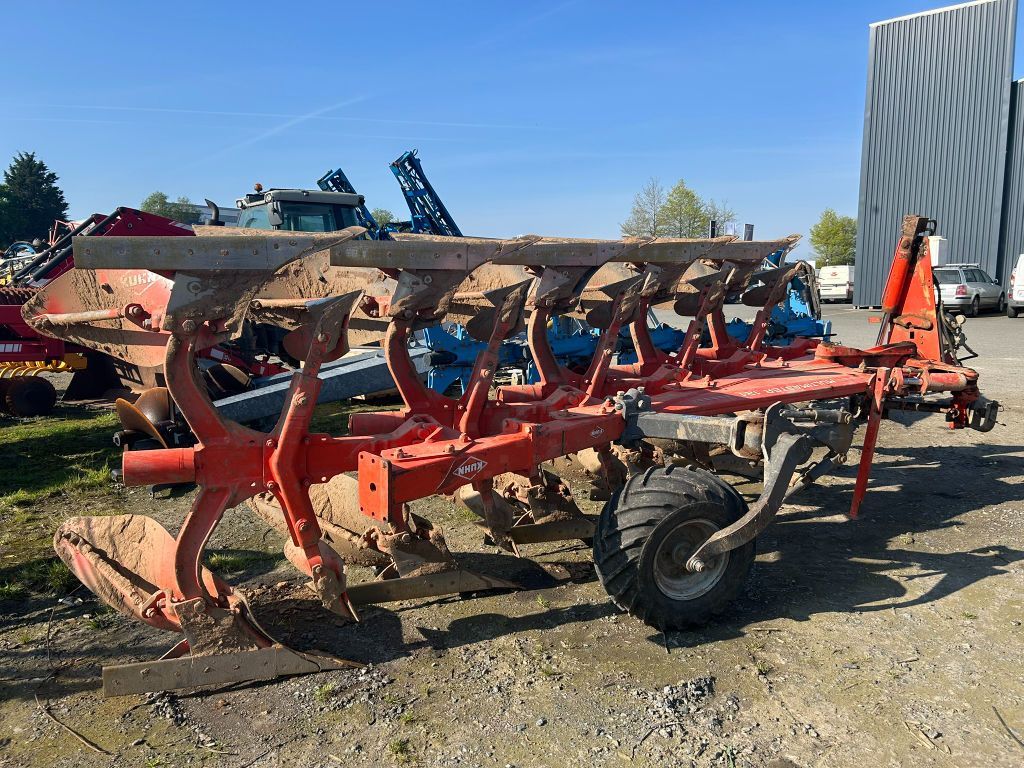 E-FARM: Kuhn multimaster 121 - Pflug - id QS6CIAI - 8.000 € - Baujahr: 2007 - Frankreich