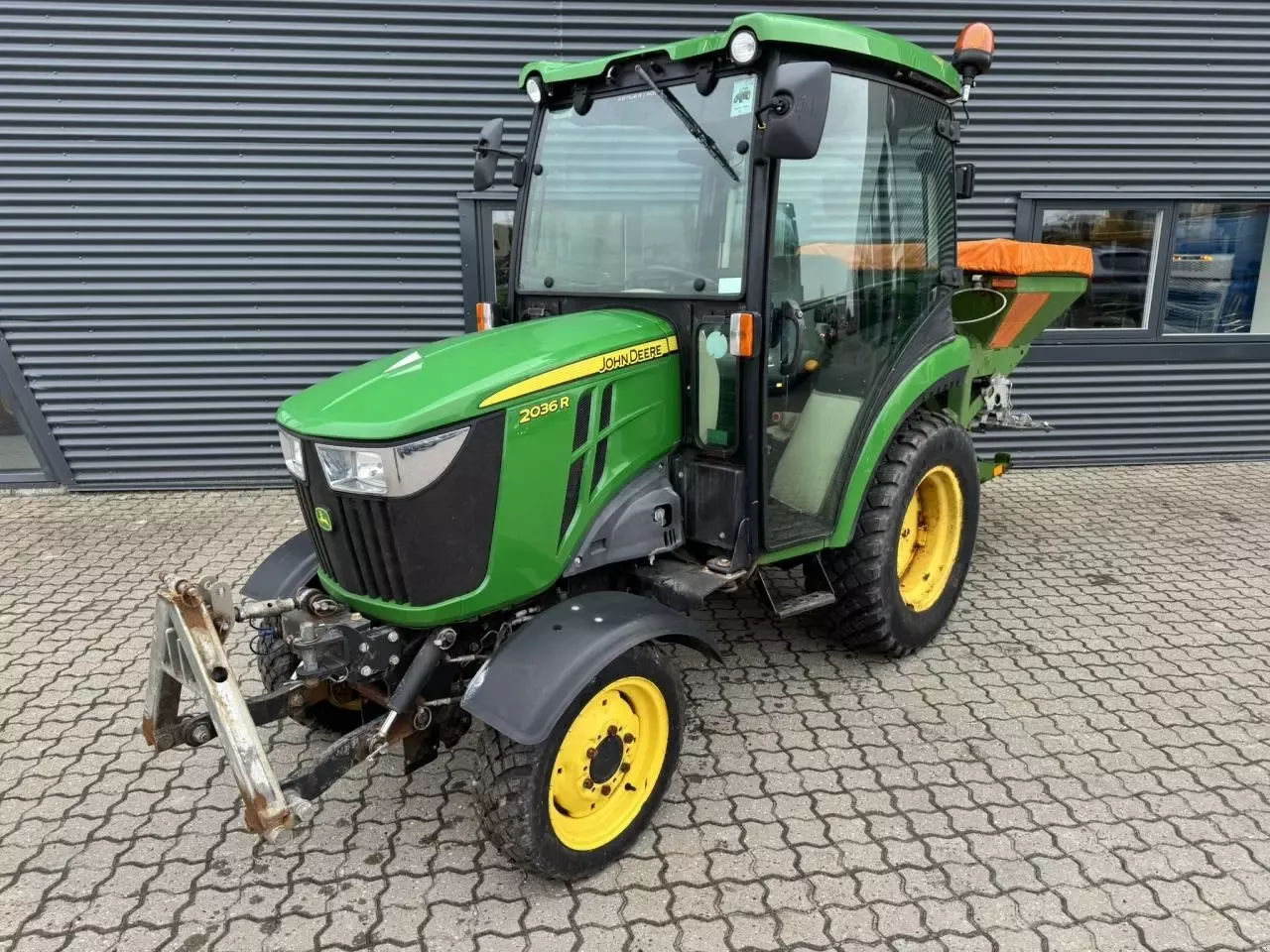 E-FARM: John Deere 2036R - Tractor - id Q3T845Q - Year of construction: 2017 - Engine hours: 1,400,Engine power (HP): 36,Denmark