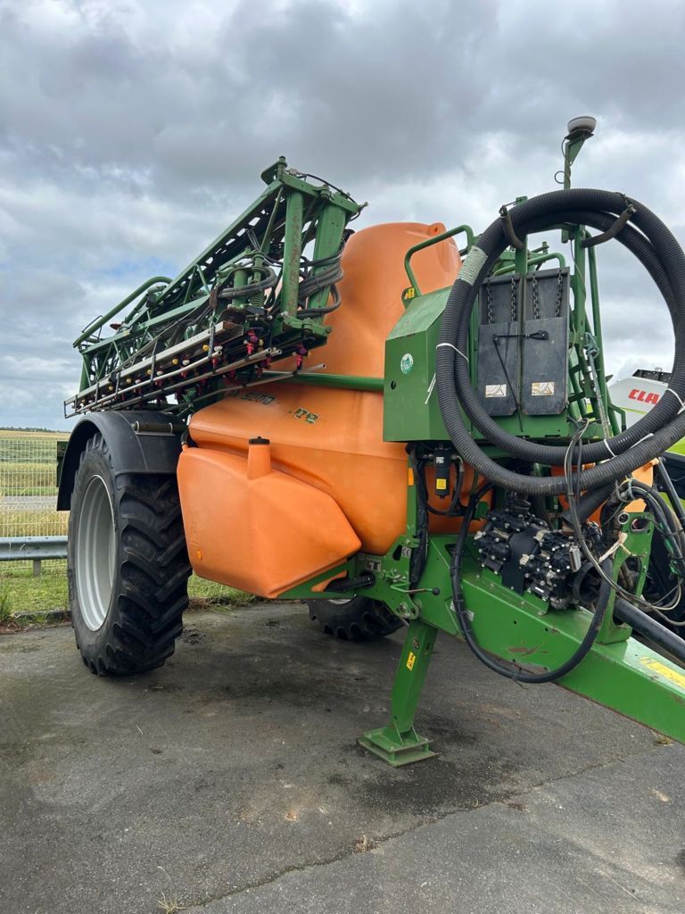 E-FARM: Amazone ux 5200 super - Pflanzenschutzspritze - id 8UAIE6U - 35.000 € - Baujahr: 2010 - Frankreich