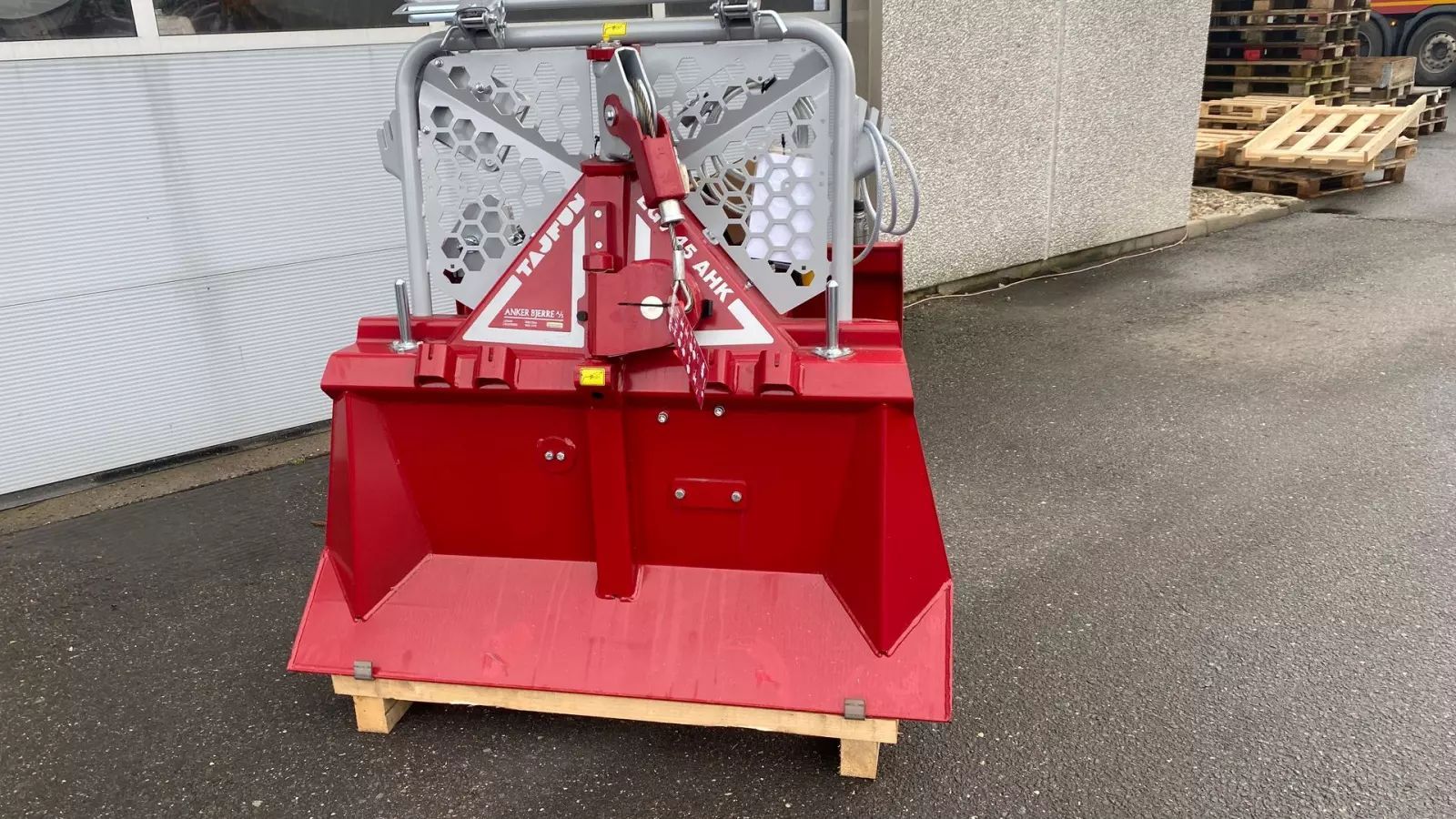 Tajfun 45ahk med fjernsyring med hydro power unit hp 25 Lesnická technika 10 681 €