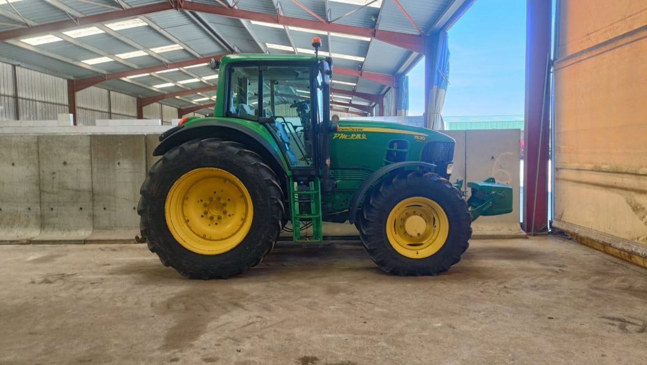 E-FARM: John Deere 7830 - Tracteur - id 45BL8RM - 55 000 € - Année: 2010 - Lecture du nombre d'heure: 7 600,Puissance du moteur (chevaux): 180,France
