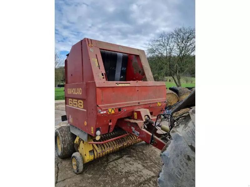E-FARM: New Holland 658 - Baler - id GE8SXDL - €3,000 - Year of construction: 2000 - France