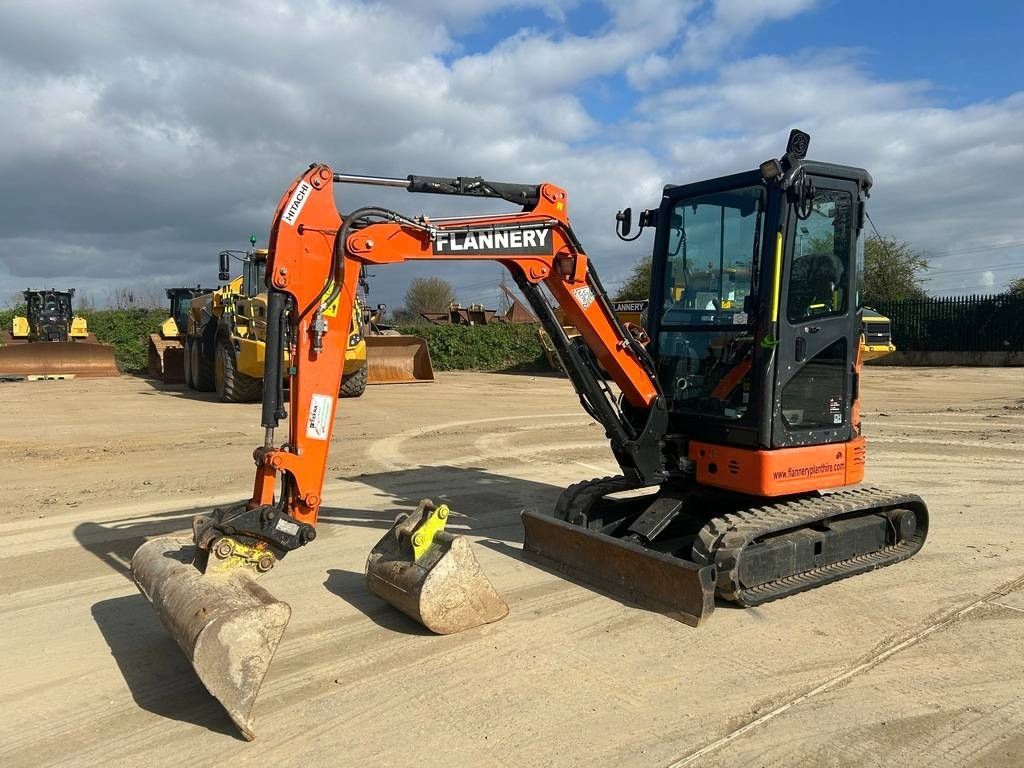 Hitachi zx 26 u-6 cr Mini excavadora  20.738 €