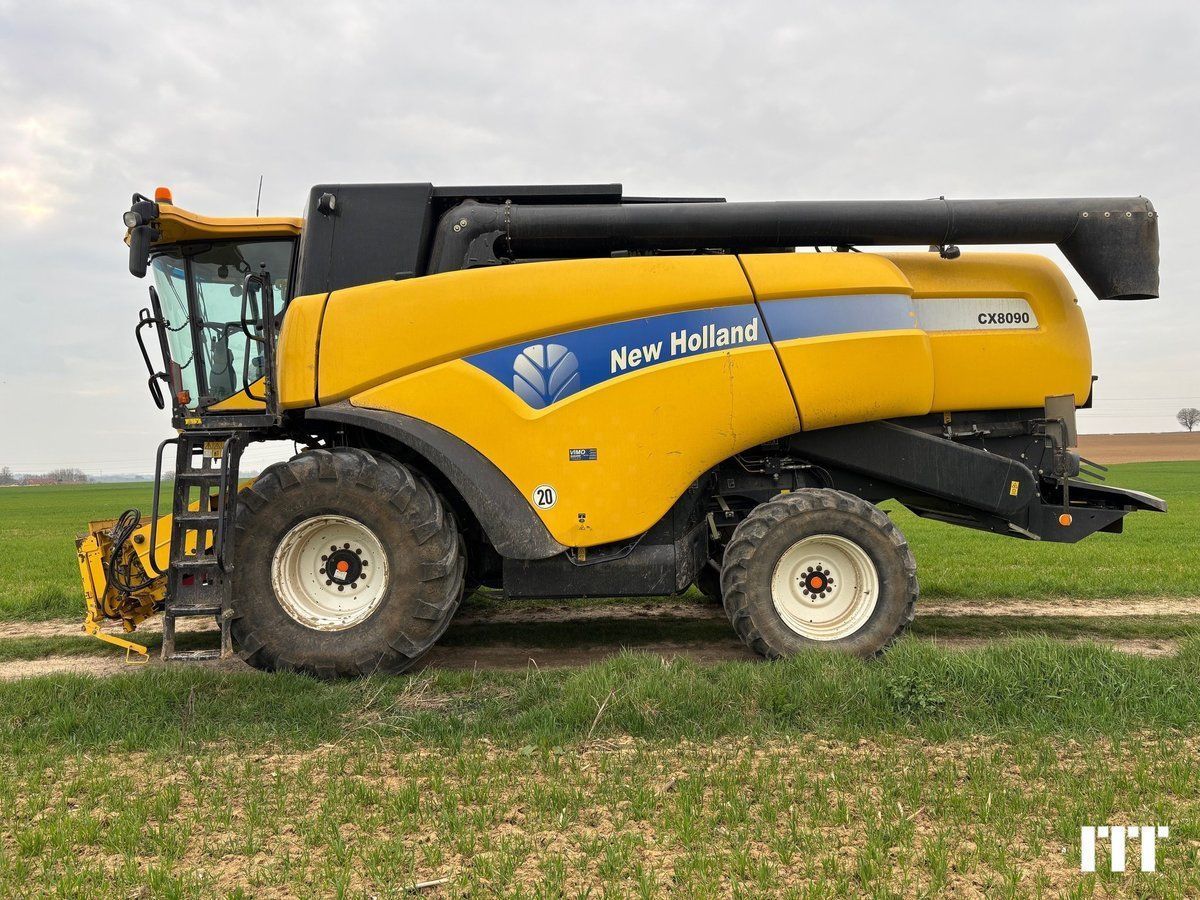 E-FARM: New Holland CX 8090 - Cosechadora - id ZMVECCI - 99.000 € - Año: 2009 - Horas: 2015,Francia