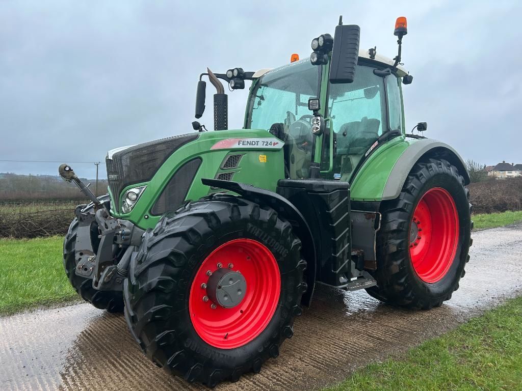 Fendt 724 Vario Tractor €78,835