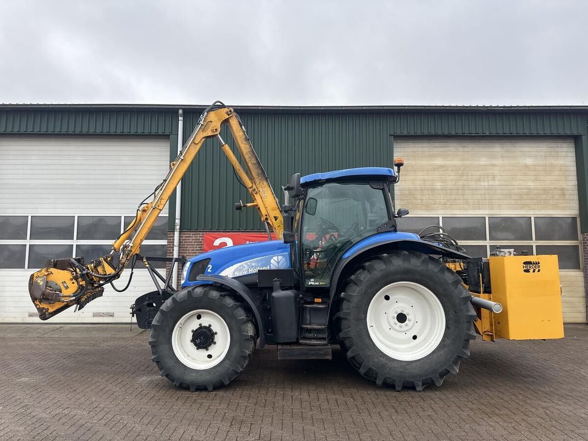 New Holland TS 125 A Traktor