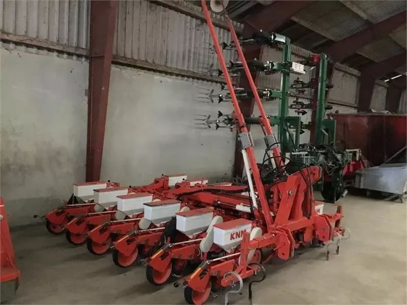 E-FARM: Kuhn knm 12 rækker - Semoir de précision - id NK7K7N4 - 7 374 € - Année: 2002 - Danemark