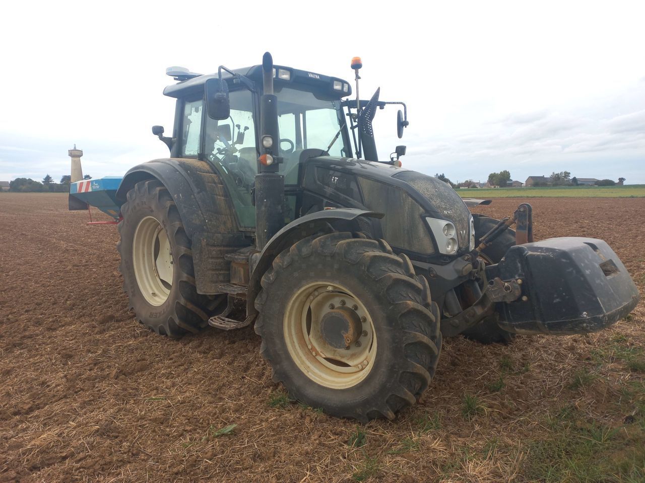 Valtra N 163 Tractor €32,000