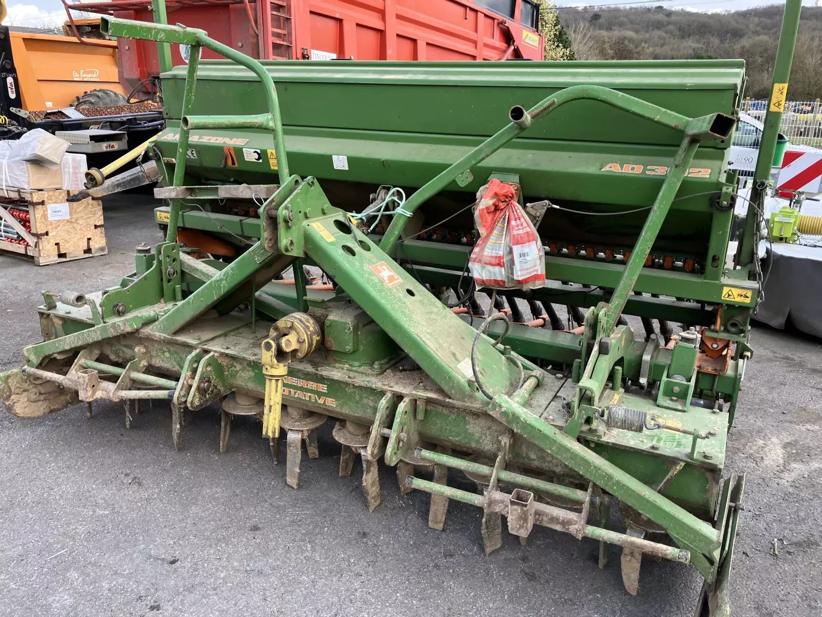 E-FARM: Amazone semoir ad 302 - Drilling machine combination - id GYWVH9G - €16,000 - Year of construction: 2017 - France