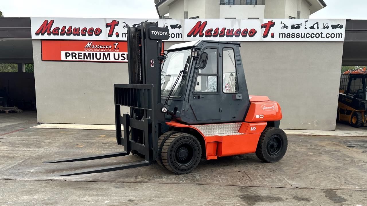 E-FARM: TOYOTA 50-5fd60 - Carrello elevatore - id WJTZPZL - 39.500 € - Anno di costruzione: 2009 - Ore: 8.153,Francia