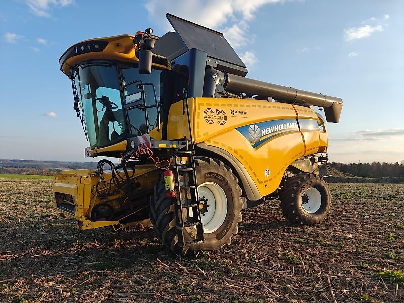 New Holland CH 7.70 Kombajn zbożowy 205 000 €