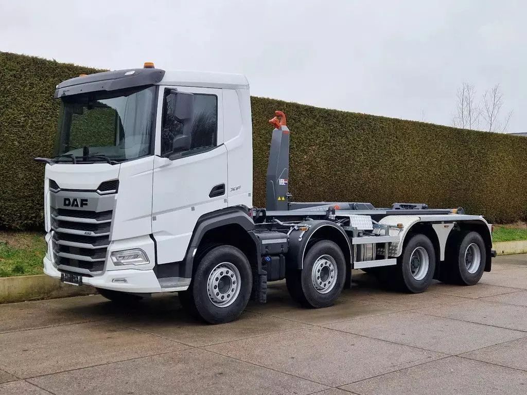 DAF xf 530 8x4 wsg met 30-tons vdl 660 s haakarm systeem Trailer €235,400