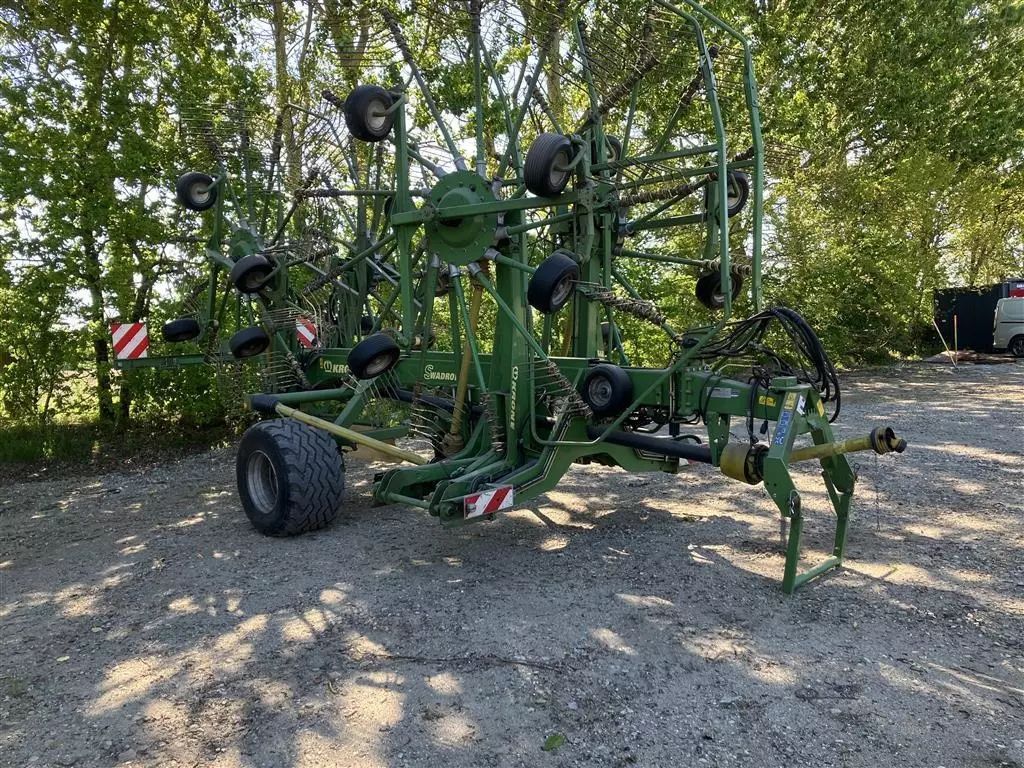 E-FARM: Krone Swadro 1400 - Schwader - id SJNNIZE - 22.124 € - Baujahr: 2013 - Dänemark